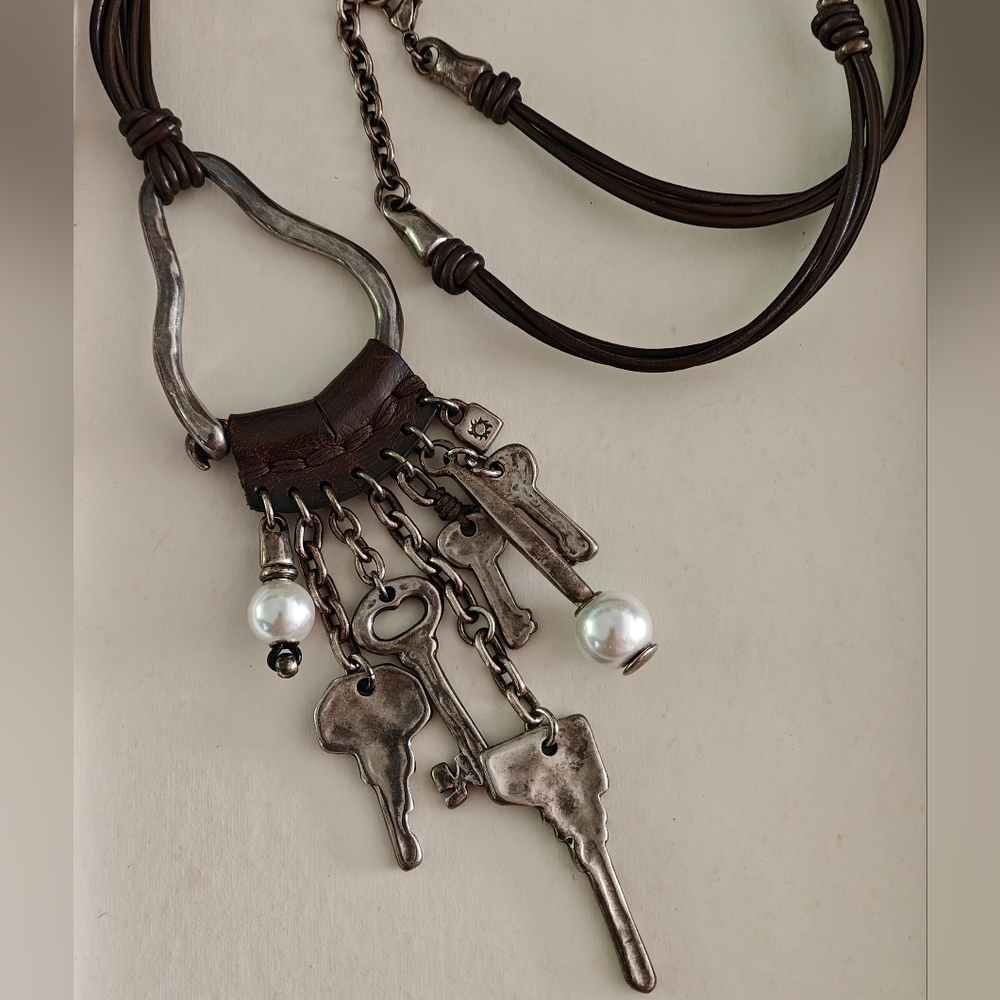 RARE Uno De 50 Man Ojo Long Necklace Brown Leather Cord and Silver Key Charms